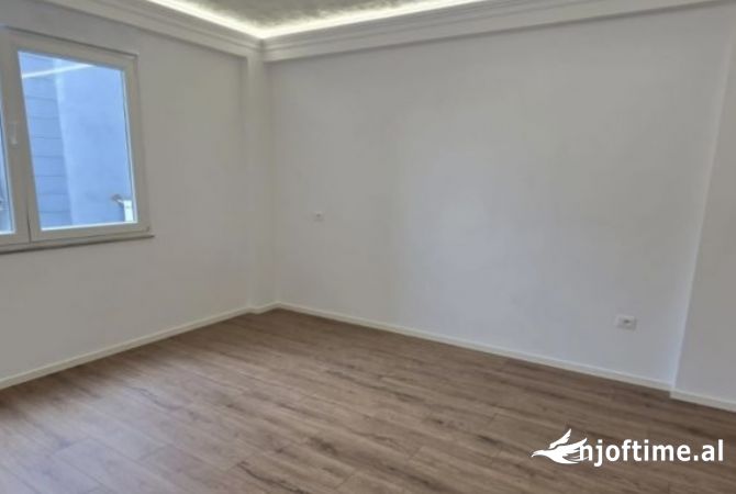 Shtepi ne shitje Apartament ne Tirane, 2+1, Mobilimi Bosh, pa mobiluar, Pagesa 210,000  Euro.