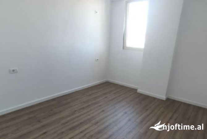 Shtepi ne shitje Apartament ne Tirane, 1+1, Mobilimi Bosh, pa mobiluar, Pagesa 83,000  Euro.