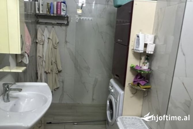 Shtepi me qera Apartament ne Tirane, 2+1, Mobilimi E mobiluar, Pagesa 500  Euro.