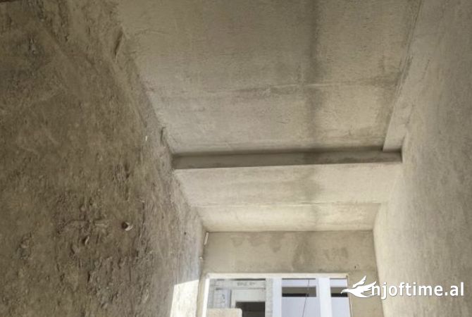 Shtepi ne shitje Apartament ne Tirane, 2+1, Mobilimi Bosh, pa mobiluar, Pagesa 94,000  Euro.