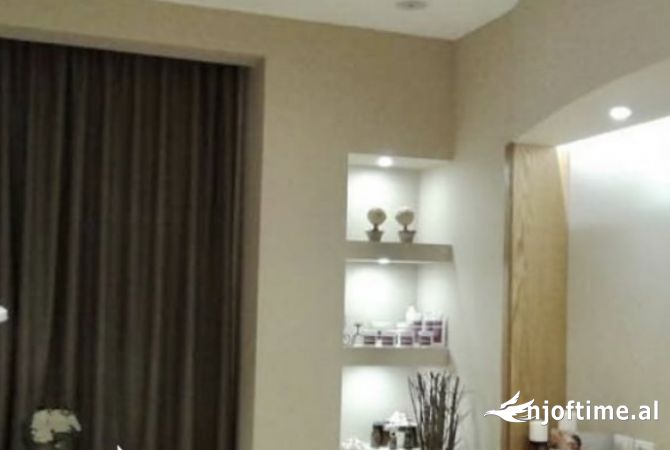 Jepet ambjent biznesi i kompletuar per Beauty Sallon me qera tek kopshti botanik Tirane