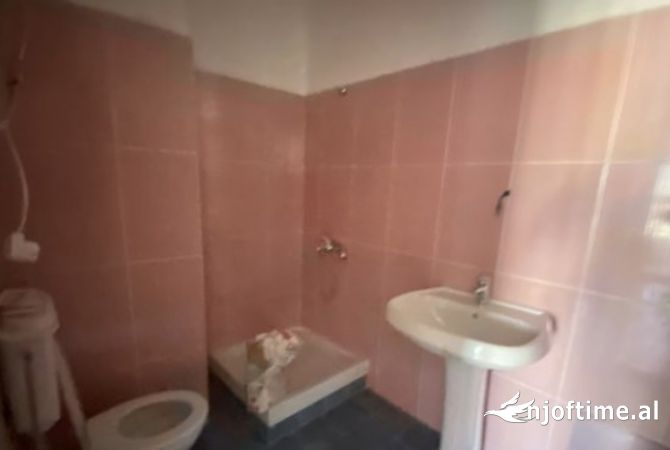 Shtepi ne shitje Apartament ne Tirane, 1+1, Mobilimi E mobiluar, Pagesa 78,000  Euro.
