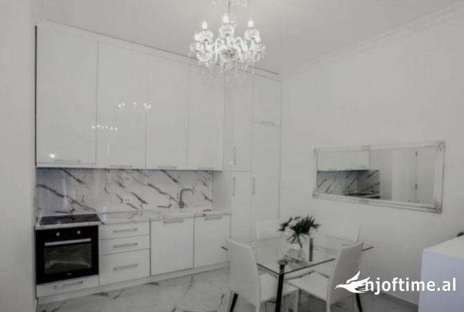 Shtepi ne shitje Apartament ne Tirane, 1+1, Mobilimi E mobiluar, Pagesa 80,000  Euro.