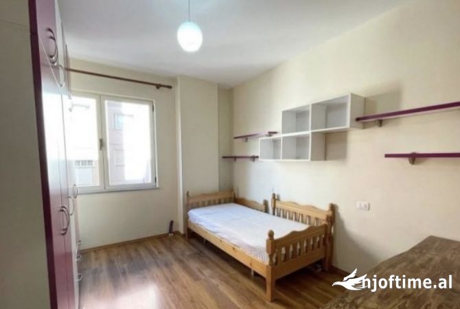 Shtepi me qera Apartament ne Tirane, 2+1, Mobilimi E mobiluar, Pagesa 550  Euro.