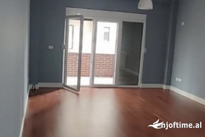 Shtepi me qera 2+1 ne Tirane - 300 Euro