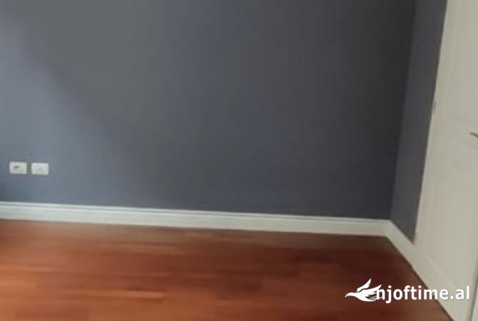Shtepi me qera 2+1 ne Tirane - 300 Euro
