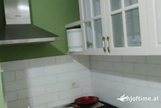 Shtepi me qera Apartament ne Tirane, 2+1, Mobilimi Bosh, pa mobiluar, Pagesa 300  Euro.