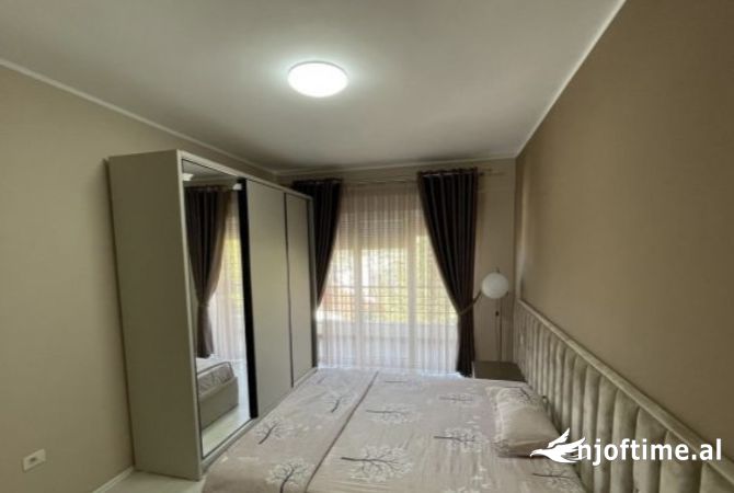 Shtepi me qera Apartament ne Tirane, 3+1, Mobilimi E mobiluar, Pagesa 1,500  Euro.