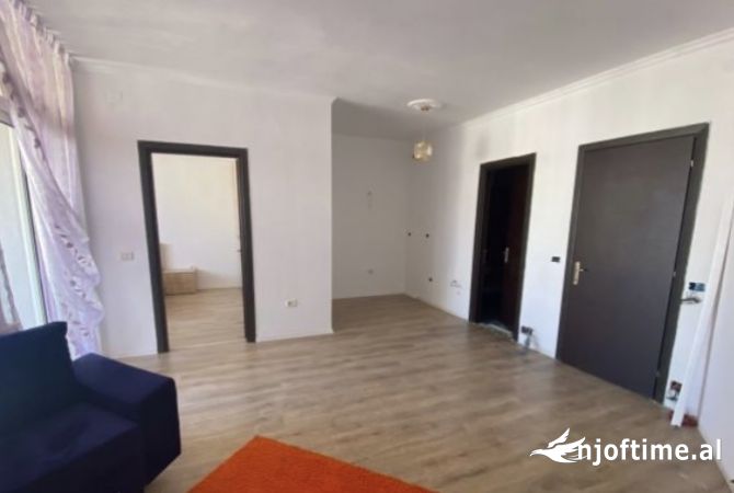 Shtepi ne shitje Apartament ne Tirane, 1+1, Mobilimi E mobiluar, Pagesa 78,000  Euro.