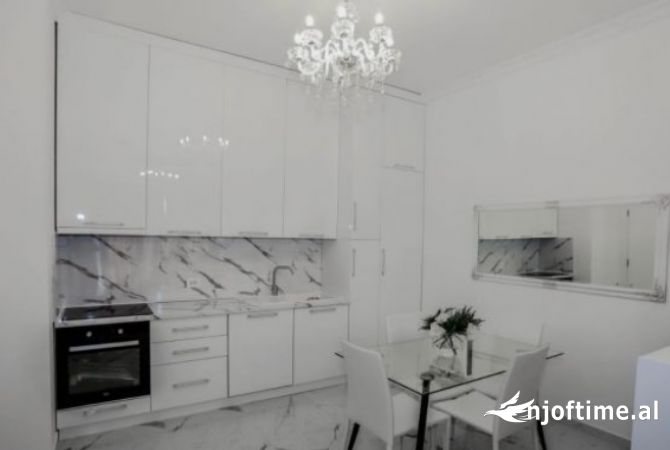 Shtepi me qera Apartament ne Tirane, 1+1, Mobilimi E mobiluar, Pagesa 80,000  Leke.