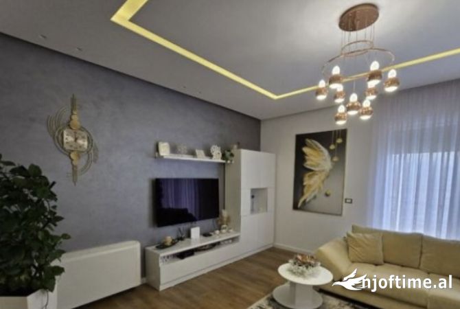 Shtepi ne shitje Apartament ne Tirane, 2+1, Mobilimi E mobiluar, Pagesa 300,000  Euro.