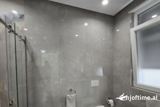 Shtepi ne shitje Apartament ne Tirane, 2+1, Mobilimi E mobiluar, Pagesa 300,000  Euro.