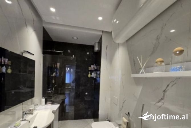 Shtepi ne shitje Apartament ne Tirane, 2+1, Mobilimi E mobiluar, Pagesa 300,000  Euro.