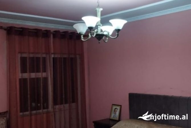 Shtepi ne shitje Apartament ne Tirane, 3+1, Mobilimi E mobiluar, Pagesa 295,000  Euro.