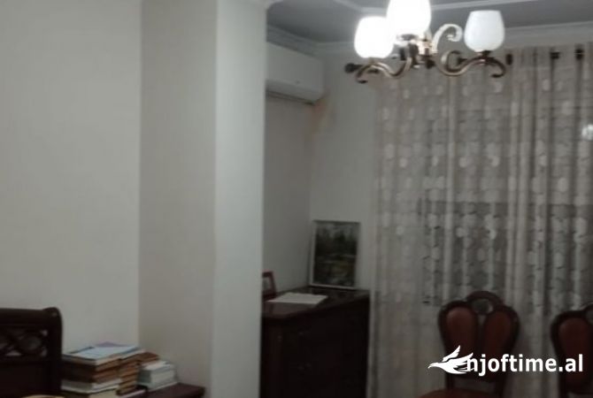 Shtepi ne shitje Apartament ne Tirane, 3+1, Mobilimi E mobiluar, Pagesa 295,000  Euro.