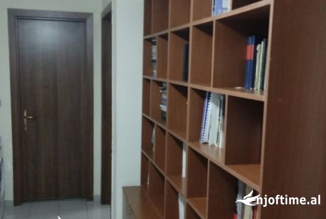 Shtepi ne shitje Apartament ne Tirane, 3+1, Mobilimi E mobiluar, Pagesa 295,000  Euro.