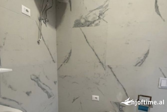 Shtepi me qera Apartament ne Tirane, 2+1, Mobilimi E mobiluar, Pagesa 830  Euro.