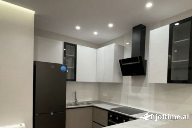 Shtepi me qera Apartament ne Tirane, 2+1, Mobilimi E mobiluar, Pagesa 830  Euro.