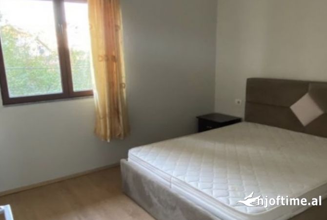 Shtepi me qera Apartament ne Tirane, 1+1, Mobilimi E mobiluar, Pagesa 450  Euro.