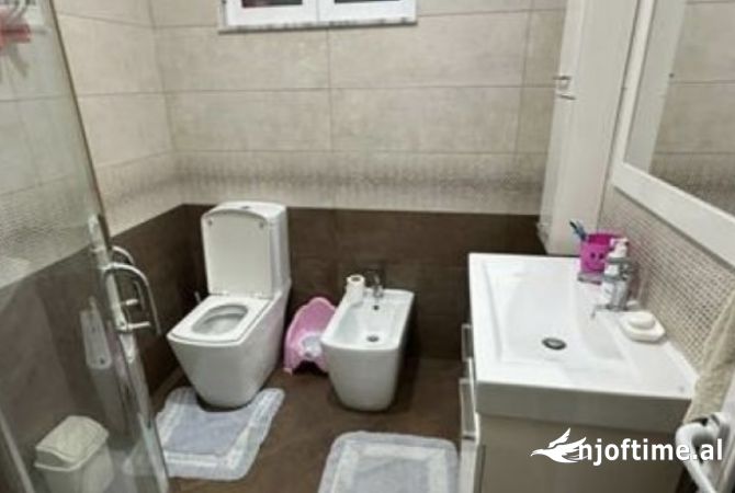 Shtepi me qera 2+1 ne Tirane - 700 Euro