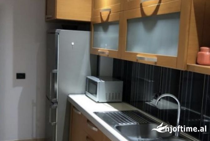 Shtepi me qera Apartament ne Tirane, 3+1, Mobilimi E mobiluar, Pagesa 110,000  Leke.