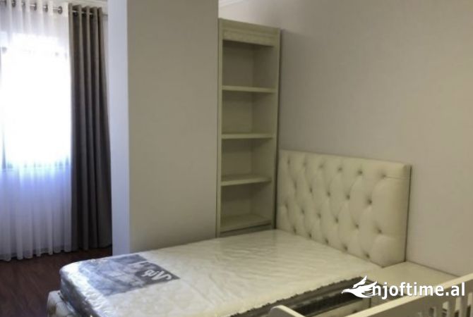 Shtepi me qera Apartament ne Tirane, 3+1, Mobilimi E mobiluar, Pagesa 110,000  Leke.