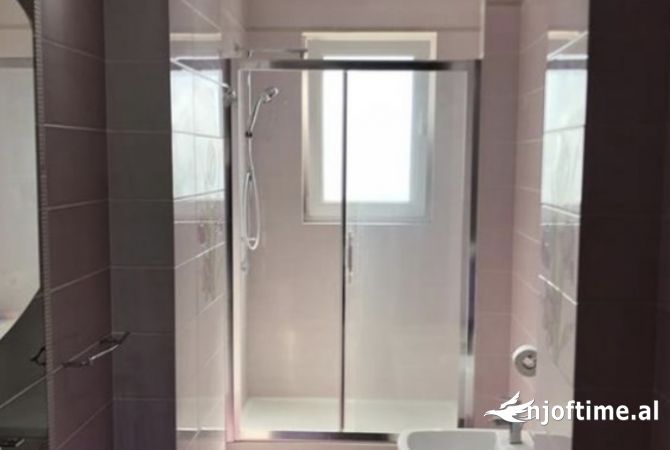 Shtepi me qera Apartament ne Tirane, 3+1, Mobilimi E mobiluar, Pagesa 110,000  Leke.