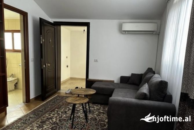 Shtepi me qera 2+1 ne Tirane - 40,000 Leke