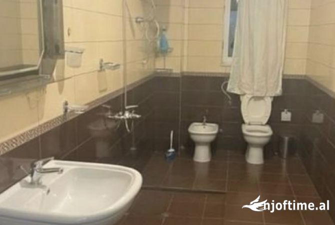 Shtepi me qera Apartament ne Tirane, 2+1, Mobilimi E mobiluar, Pagesa 500  Euro.