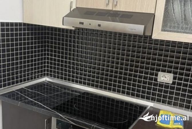 Shtepi me qera Apartament ne Tirane, 2+1, Mobilimi E mobiluar, Pagesa 500  Euro.