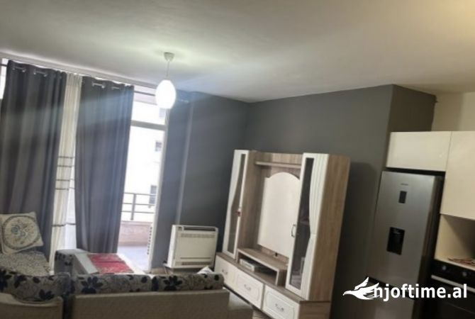 Shtepi me qera Apartament ne Tirane, 2+1, Mobilimi E mobiluar, Pagesa 600  Euro.