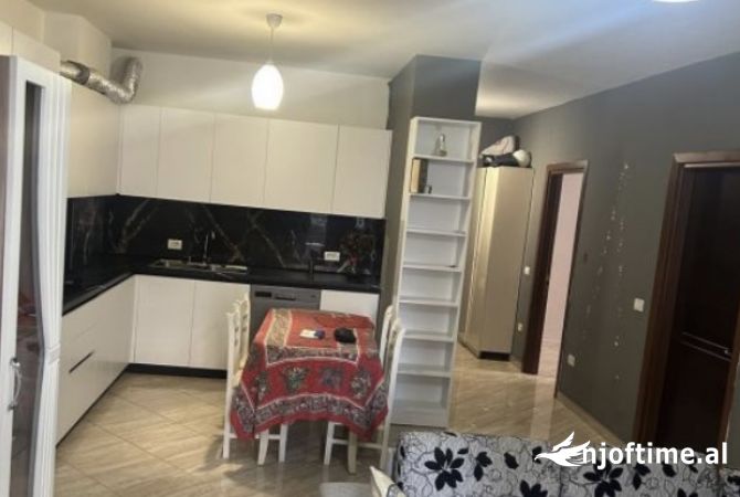 Shtepi me qera Apartament ne Tirane, 2+1, Mobilimi E mobiluar, Pagesa 600  Euro.