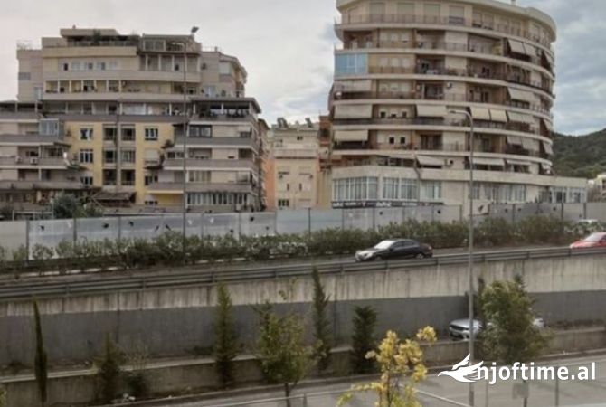 Jepet ambjent per zyra tek Lake View, liqeni artificial Tirane