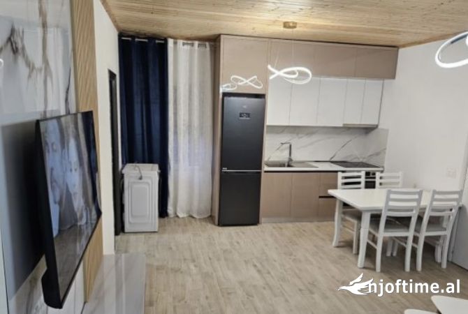 Shtepi me qera Shtepi Private ne Tirane, 1+1, Mobilimi E mobiluar, Pagesa 500  Euro.