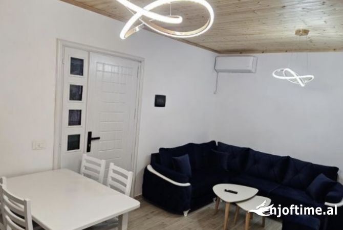 Shtepi me qera Shtepi Private ne Tirane, 1+1, Mobilimi E mobiluar, Pagesa 500  Euro.