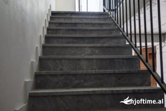 Shtepi ne shitje Apartament ne Tirane, 1+1, Mobilimi Bosh, pa mobiluar, Pagesa 82,500  Euro.