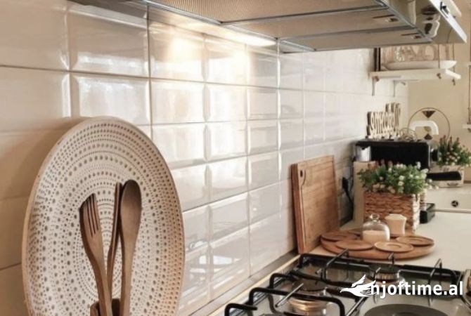 Shtepi ne shitje Apartament ne Tirane, 2+1, Mobilimi E mobiluar, Pagesa 179,000  Euro.