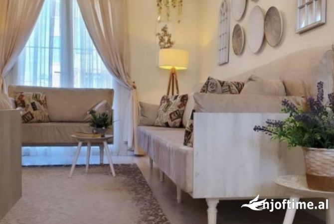 Shtepi ne shitje Apartament ne Tirane, 2+1, Mobilimi E mobiluar, Pagesa 179,000  Euro.