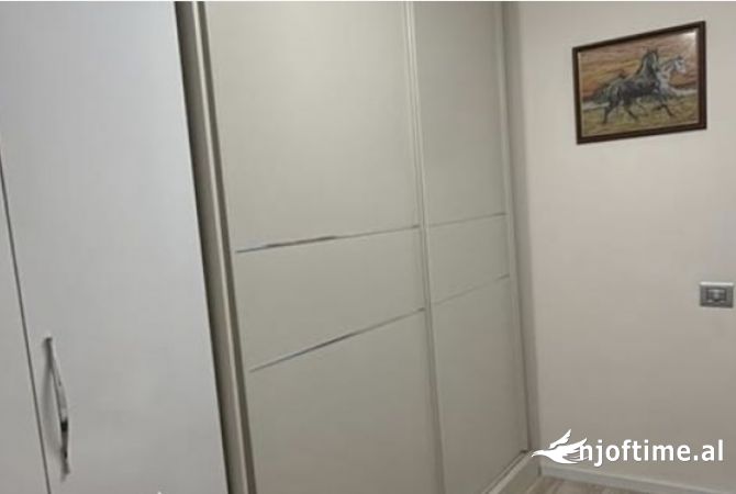 Shtepi me qera Apartament ne Tirane, 2+1, Mobilimi E mobiluar, Pagesa 650  Euro.