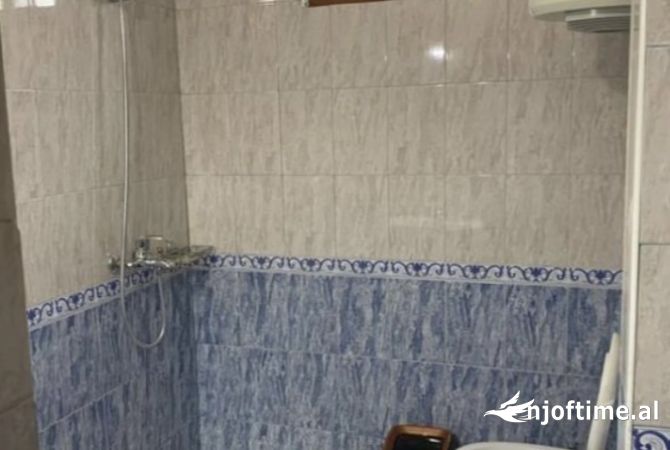 Shtepi me qera Apartament ne Tirane, 3+1, Mobilimi E mobiluar, Pagesa 700  Euro.