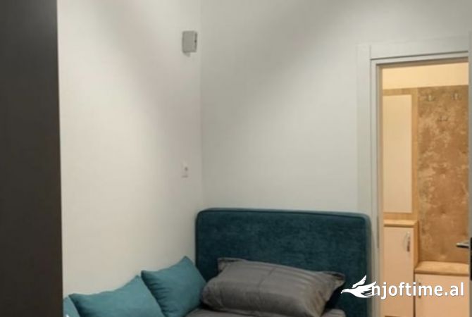 Shtepi me qera Apartament ne Tirane, 3+1, Mobilimi E mobiluar, Pagesa 700  Euro.