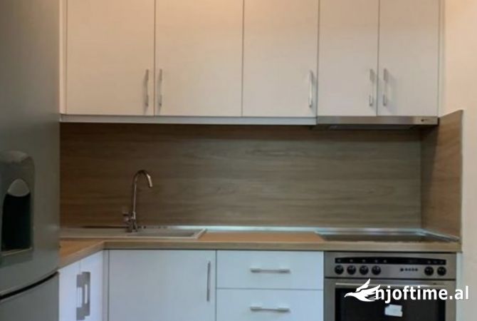 Shtepi me qera Apartament ne Tirane, 3+1, Mobilimi E mobiluar, Pagesa 700  Euro.