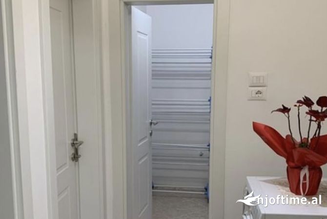 Shtepi me qera Apartament ne Tirane, 3+1, Mobilimi E mobiluar, Pagesa 700  Euro.