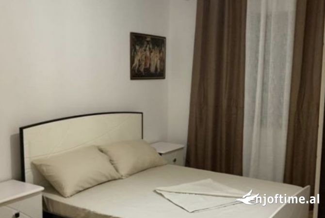Shtepi me qera Apartament ne Tirane, 3+1, Mobilimi E mobiluar, Pagesa 700  Euro.