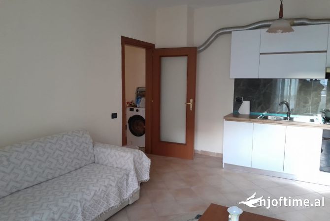 Shtepi me qera Apartament ne Tirane, 1+1, Mobilimi E mobiluar, Pagesa 500  Euro.