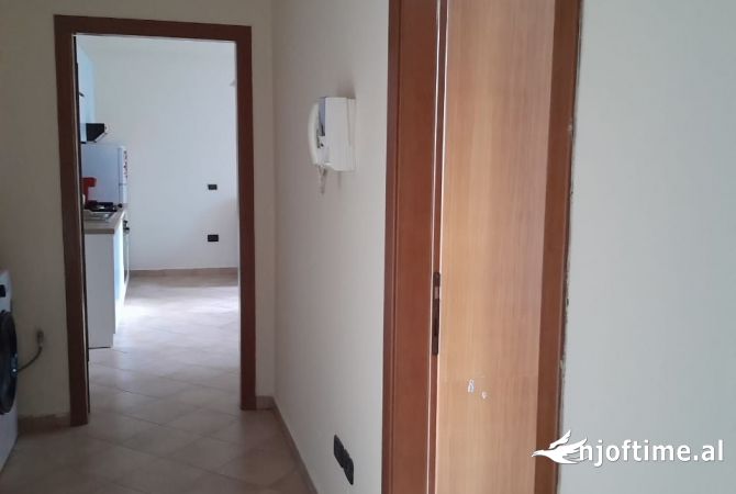Shtepi me qera Apartament ne Tirane, 1+1, Mobilimi E mobiluar, Pagesa 500  Euro.