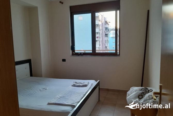 Shtepi me qera Apartament ne Tirane, 1+1, Mobilimi E mobiluar, Pagesa 500  Euro.