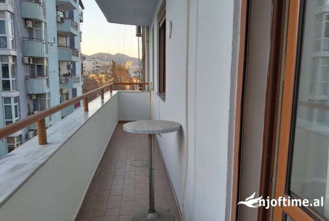 Shtepi me qera Apartament ne Tirane, 1+1, Mobilimi E mobiluar, Pagesa 500  Euro.