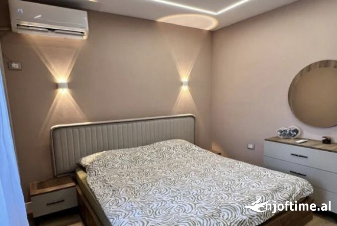 Shtepi me qera Apartament ne Tirane, 2+1, Mobilimi E mobiluar, Pagesa 800  Euro.