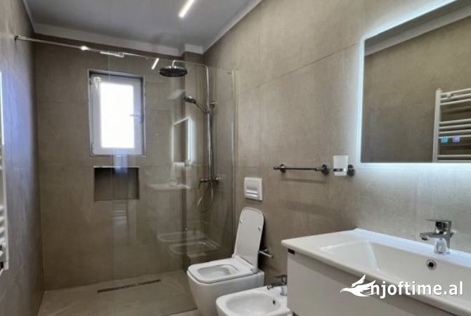 Shtepi me qera 2+1 ne Tirane - 800 Euro